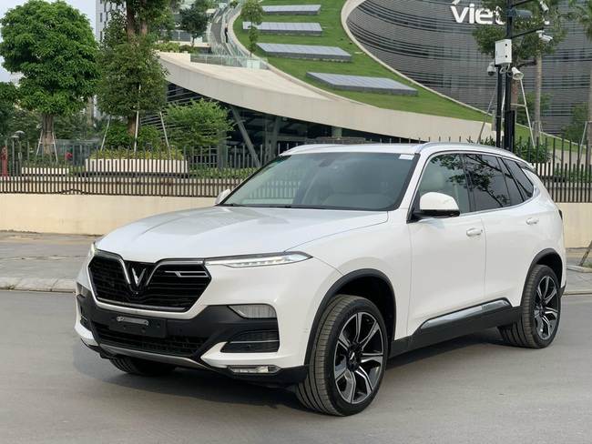 VinFast Lux SA2.0 VIN 2019 chạy siêu lướt 5.000km có giá hơn 1,2 tỷ đồng - Ảnh 1.