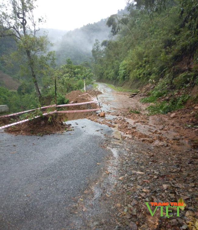 Lai Châu: Nhiều tuyến đường bị ngập úng, sạt lở do mưa to trên diện rộng - Ảnh 1.