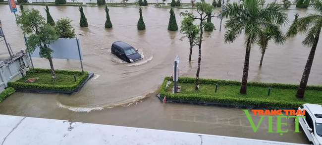 Lai Châu: Nhiều tuyến đường bị ngập úng, sạt lở do mưa to trên diện rộng - Ảnh 2.