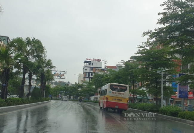 Quảng Ninh dừng vận tải khách liên tỉnh sau ca Covid-19 trong cộng đồng - Ảnh 2.