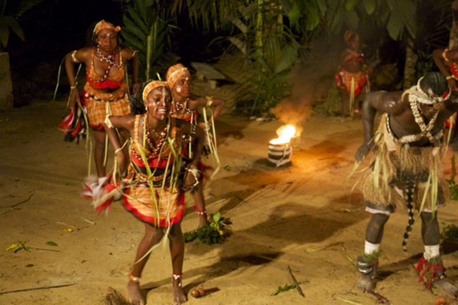 Châu Phi: Bộ lạc Mitsoghos gây chú ý với “sức mạnh ma thuật” và đức tin &quot;gỗ thiêng&quot; - Ảnh 10.