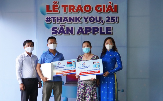 Vinaphone Cà Mau trao thưởng lớn cho khách hàng trúng giải chương trình “Thank you, 25 – săn Apple”  - Ảnh 1.