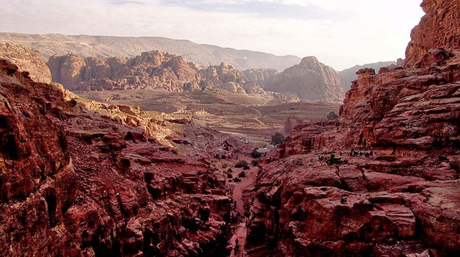 Sức cuốn hút của “Thành phố Hoa Hồng” bí ẩn nổi bật trên sa mạc Jordan - Ảnh 1.