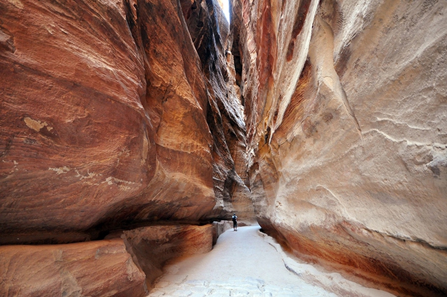 Sức cuốn hút của “Thành phố Hoa Hồng” bí ẩn nổi bật trên sa mạc Jordan - Ảnh 2.
