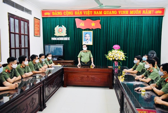 Ninh Bình: Biểu dương Thiếu tá Nguyễn Văn Chung dũng cảm cứu 2 cháu bé bị đuối nước - Ảnh 1.