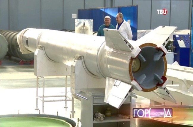 Khám phá nơi sản xuất đạn tên lửa S-300, S-400 cực khủng của Nga - Ảnh 9.