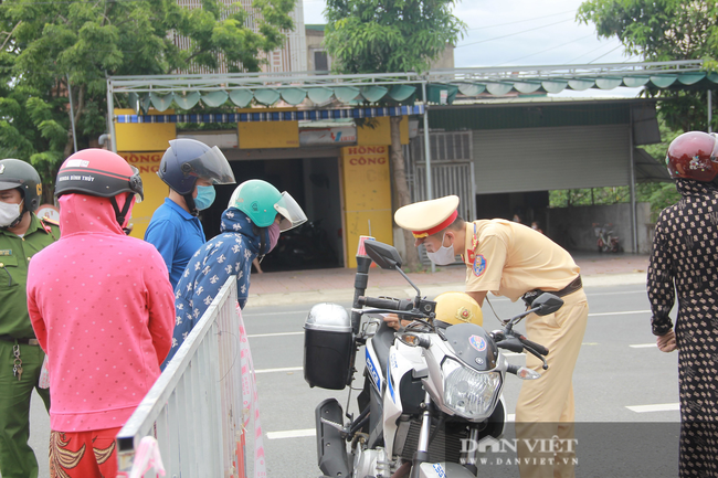 TP. Hà Tĩnh cách ly xã hội, nhiều phương tiện giao thông phải đi đường tránh  - Ảnh 9.