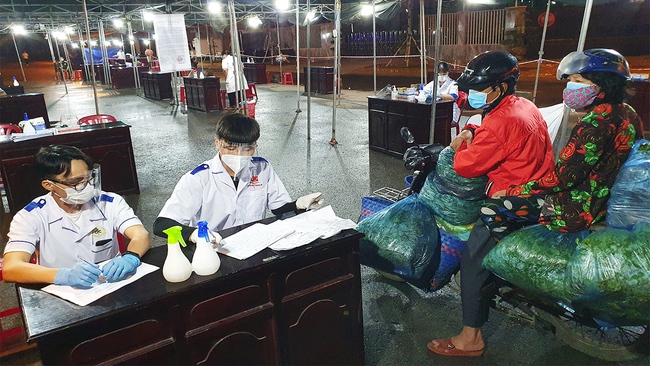 Cần Thơ: Sở Y tế đề xuất giãn cách xã hội quận Ninh Kiều và Cái Răng - Ảnh 1.
