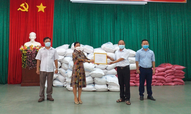 Sở NN&PTNT Đồng Nai tặng rau củ quả sạch cho người dân vùng phong tỏa - Ảnh 3.