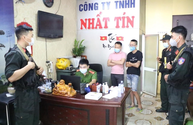 Nghệ An: Bắt gọn ổ nhóm núp bóng doanh nghiệp và đường dây cho vay nặng lãi 500 tỷ đồng   - Ảnh 2.