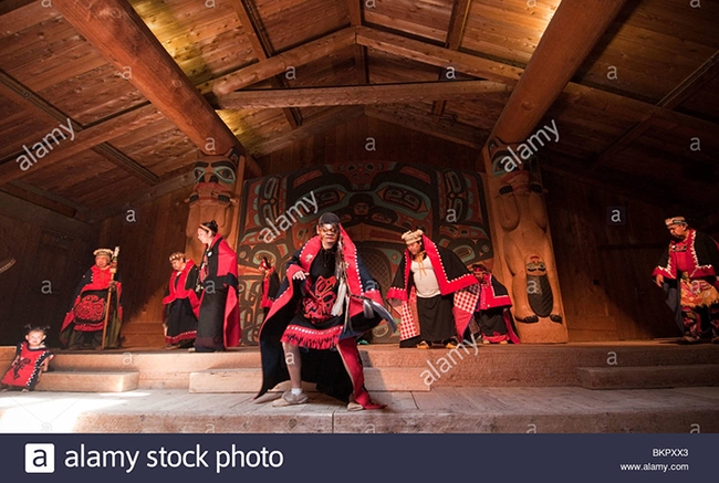 Nét khác lạ của chế độ mẫu hệ và người giàu đa thê trong bộ lạc thổ dân Tlingit - Ảnh 8.