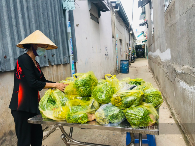 TP.HCM: Kiên cường trong tâm dịch Bài 4: Bên nhau những ngày gian khó - Ảnh 4.