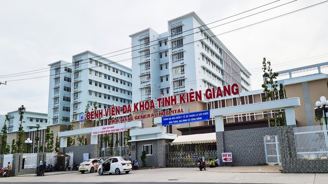 Phát hiện người mắc Covid-19 trong Bệnh viện Đa khoa tỉnh Kiên Giang, đang xét nghiệm sàng lọc tất cả bác sĩ và người bệnh - Ảnh 1.
