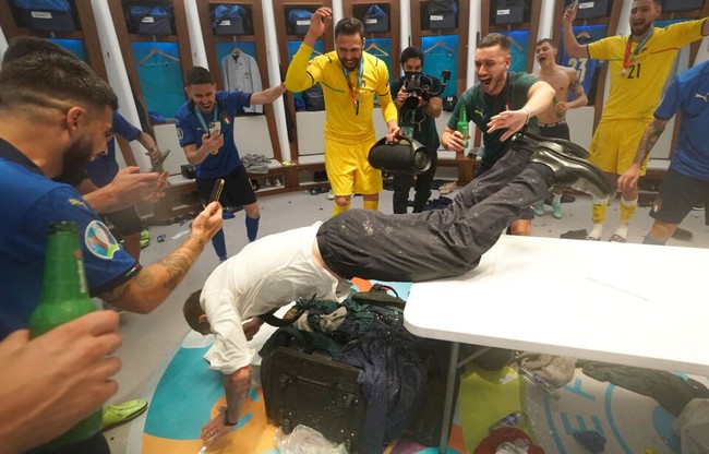 Nhân viên sân Wembley kinh hoàng với phòng thay đồ của Italia - Ảnh 10.