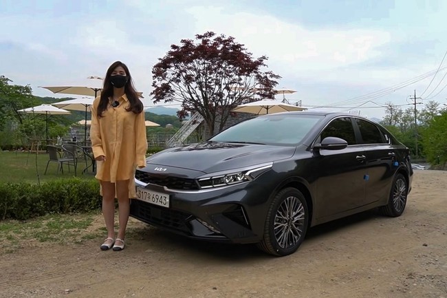 Trải nghiệm thực tế đầu tiên Kia Cerato 202, hàng “hot” sắp về Việt Nam - Ảnh 1.