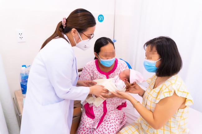 Ca mang thai hộ thành công đầu tiên tại Bệnh viện Hùng Vương TP.HCM - Ảnh 1.