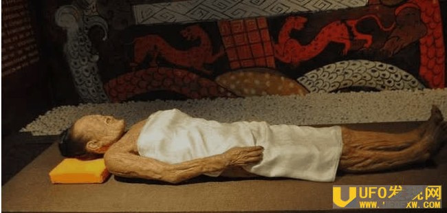 Khai quật cổ mộ 2000 năm tuổi phát hiện thi thể, sự thật khiến các nhà khảo cổ suýt ngất - Ảnh 1.