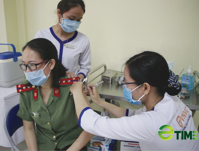 Đà Nẵng triển khai chiến dịch tiêm vaccine, dự kiến tiêm cho 20.000 người/ngày - Ảnh 1.