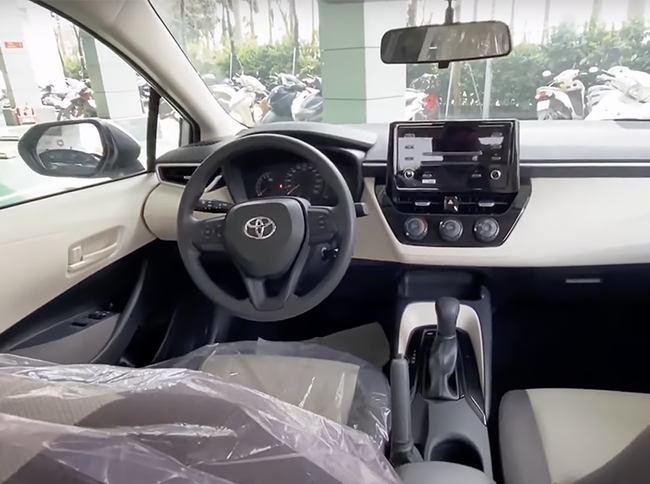 Xuất hiện ở đại lý Việt Nam, Toyota Corolla Altis 2022 khiến người dùng tò mò về nguồn gốc - Ảnh 4.