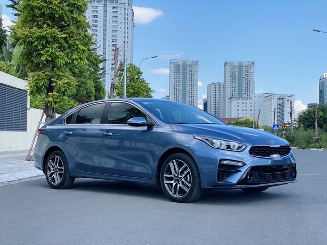 Kia Cerato chạy 2 năm bán lại giá khó tin - Ảnh 1.