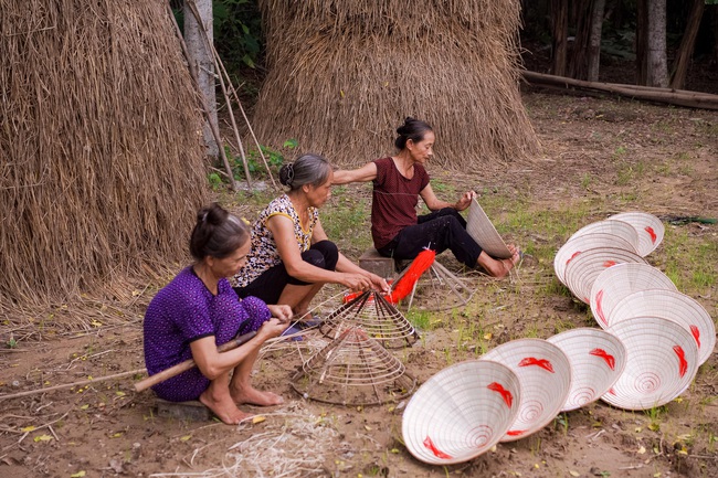 Dịu dàng nón lá Đồng Văn - Ảnh 1.