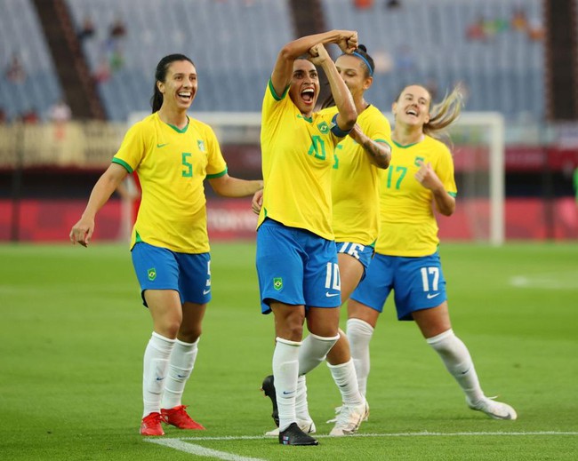 Vùi dập Trung Quốc, nữ tiền vệ Brazil lập kỉ lục vô tiền khoáng hậu ở Olympic - Ảnh 1.
