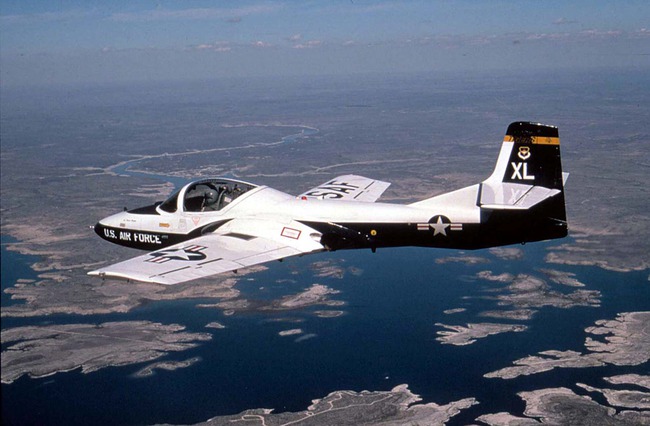 Máy bay Mỹ tỏ ra lợi hại hơn khi nằm trong tay Không quân Việt Nam - Ảnh 5.
