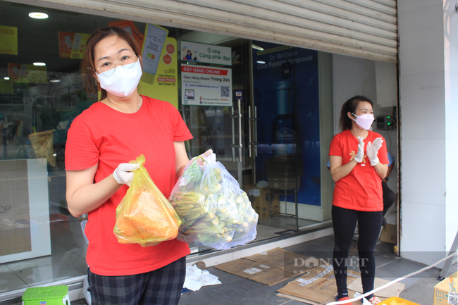 TP.HCM: Rau xanh, đậu que, hành lá đồng giá 25.000 đồng/kg, bán vài tấn mỗi ngày - Ảnh 8.