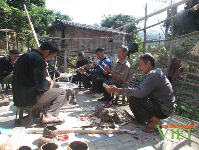 Lai Châu: Bản văn hóa du lịch Vàng Pheo hấp dẫn du khách - Ảnh 1.