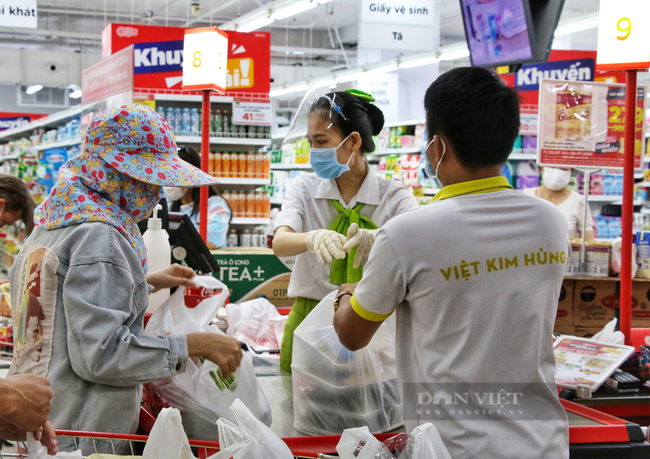 Người dân Đà Nẵng &quot;bình thản&quot; trước giờ G - Ảnh 4.