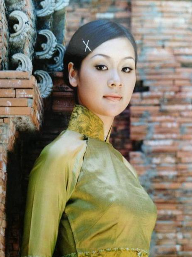 Cuộc sống lặng lẽ của mỹ nhân đầu tiên đăng quang Hoa hậu Phụ nữ Việt Nam qua ảnh - Ảnh 2.