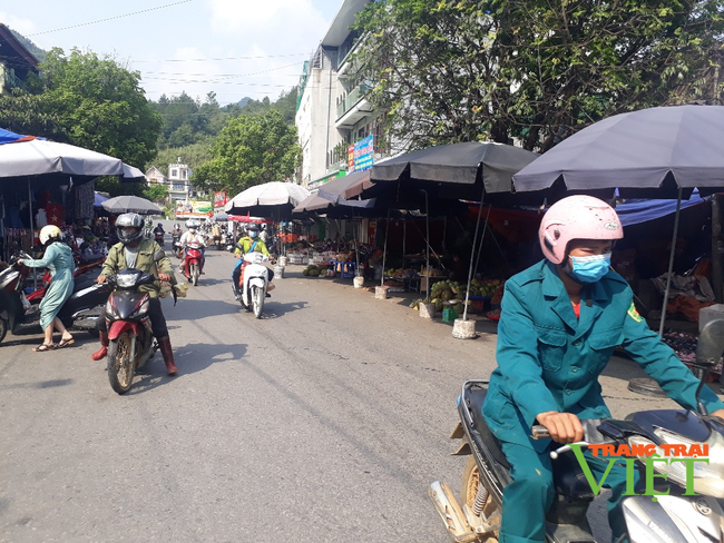 Lai Châu: Tạm dừng một số hoạt động kinh doanh dịch vụ để phòng chống dịch Covid-19 - Ảnh 2.