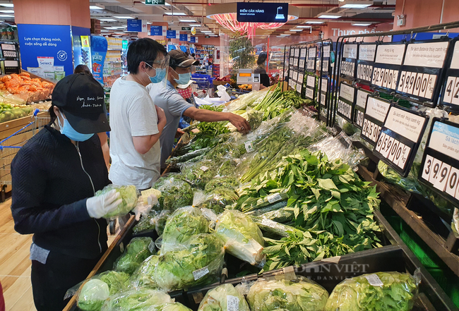 TP.HCM: Người dân hết tích trữ, siêu thị vẫn dự trữ hàng gấp 4-5 lần - Ảnh 1.