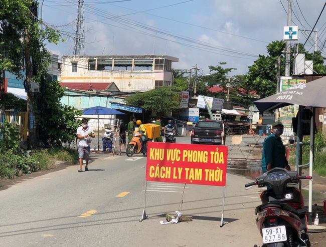 Sống trong vùng phong tỏa  (kỳ 1): Vừa hết cách ly lại tiếp tục... cách ly - Ảnh 3.