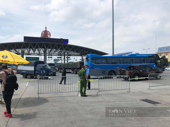 Hà Nội giãn cách xã hội: Nhiều phương tiện phải quay đầu trở lại - Ảnh 8.