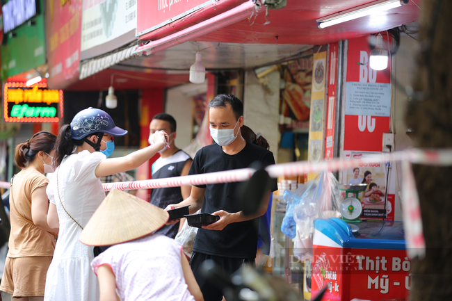 Các khu chợ ở Hà Nội đã đông nghẹt người mua, kẻ bán - Ảnh 4.