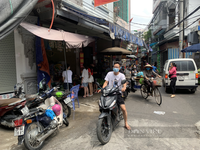 Các khu chợ ở Hà Nội đã đông nghẹt người mua, kẻ bán - Ảnh 7.