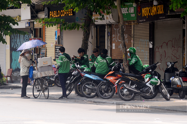 Hà Nội: Shipper công nghệ Grab, Be, Gojek... hoạt động trong thời gian giãn cách xã hội sẽ bị xử lý - Ảnh 1.