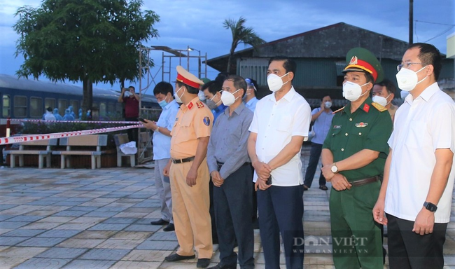 Hà Tĩnh đón hơn 800 công dân hồi hương trên “chuyến tàu nghĩa tình” - Ảnh 2.