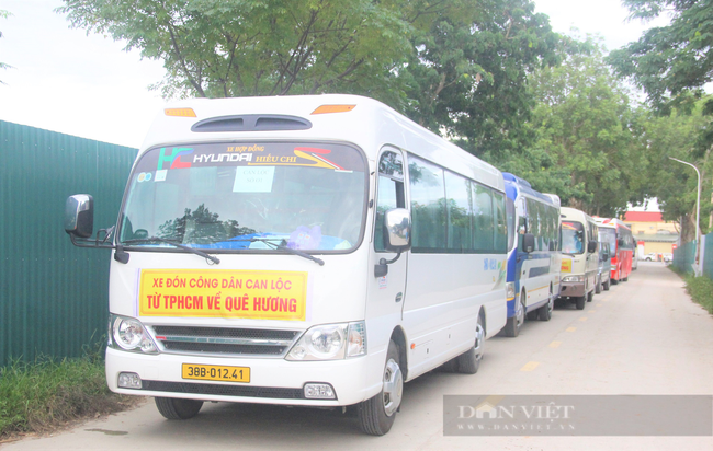 Hà Tĩnh đón hơn 800 công dân hồi hương trên “chuyến tàu nghĩa tình” - Ảnh 4.