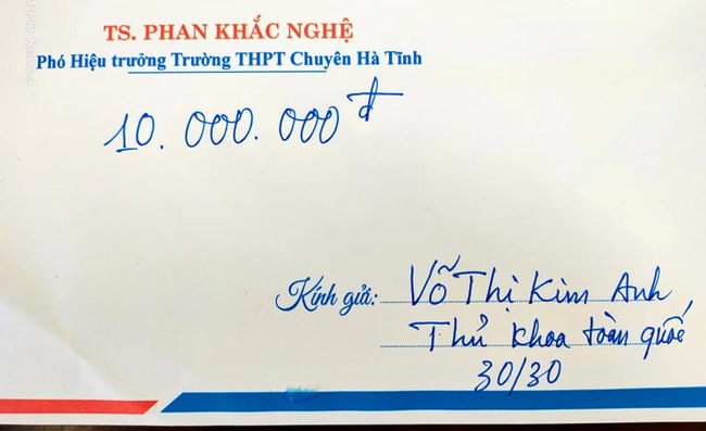 Nam sinh đạt điểm 10 Toán thi tốt nghiệp THPT 2021, thầy giáo &quot;chịu chơi&quot; thưởng nóng chiếc xe SH - Ảnh 3.