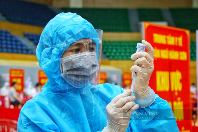 Ảnh: Tiêm vaccine Moderna cho gần 17.000 người tại Đà Nẵng  - Ảnh 5.