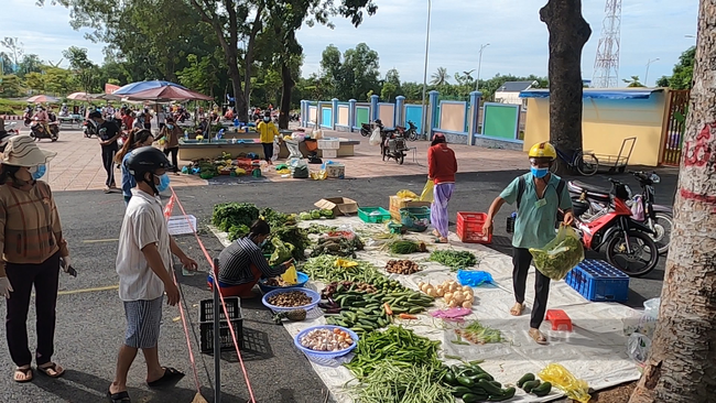 Bình Dương thí điểm mô hình chợ ngoài trời để cung cấp thực phẩm, phòng dịch Covid-19 - Ảnh 4.