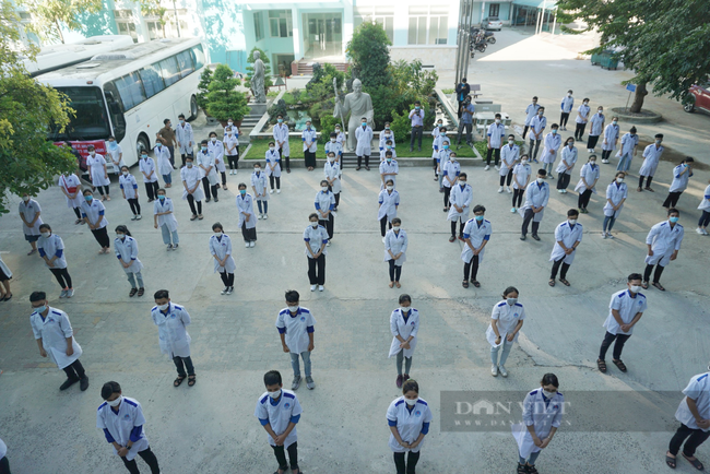 Hơn 100 sinh viên Đà Nẵng &quot;thẳng tiến&quot; Phú Yên hỗ trợ chống dịch - Ảnh 1.