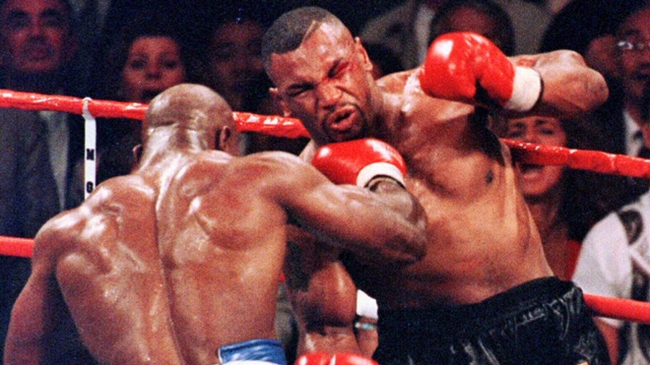 Võ sĩ &quot;Quái thú&quot; không biết đau là gì khiến Mike Tyson cả đời sợ hãi - Ảnh 1.