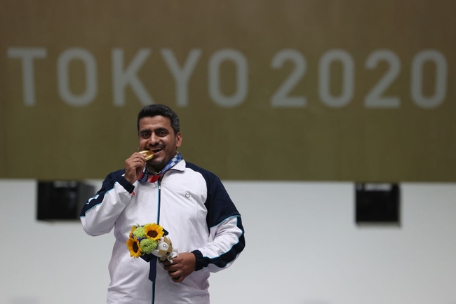 VĐV phá kỷ lục của Hoàng Xuân Vinh tại Olympic 2020 bị tố là... &quot;khủng bố&quot; - Ảnh 2.