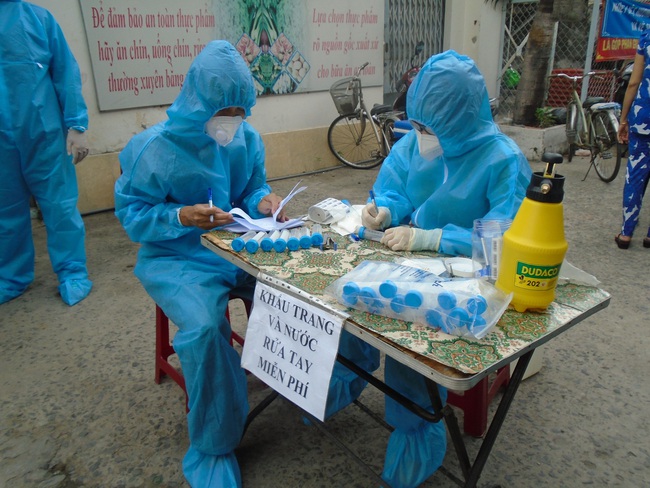 TP.HCM: Dự kiến triển khai 200.000 test nhanh virus SARS-COV-2 mỗi ngày - Ảnh 1.