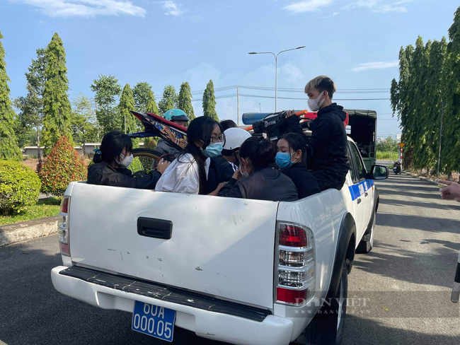 Đồng Nai: Hàng chục cảnh sát vây bắt nhóm “quái xế” hơn 60 đối tượng cùng đua xe bất chấp mùa dịch - Ảnh 1.