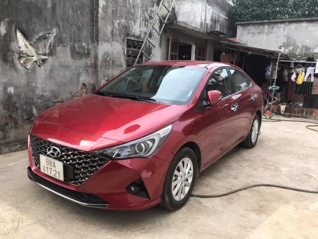 Ngã ngửa với giá Hyundai Accent chạy lướt 4.000km lên sàn xe cũ - Ảnh 1.