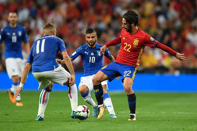 Tây Ban Nha nhỉnh hơn Italia về đối đầu.